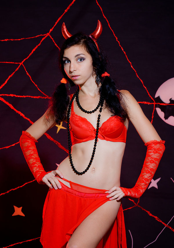 Оксана, 23 года, 2 размер груди